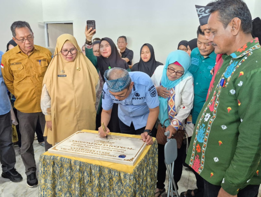 Thumbnail for the post titled: Bupati Kolaka Resmikan Gedung Baru Puskesmas Polinggona, Wujud Komitmen Tingkatkan Pelayanan Kesehatan Masyarakat